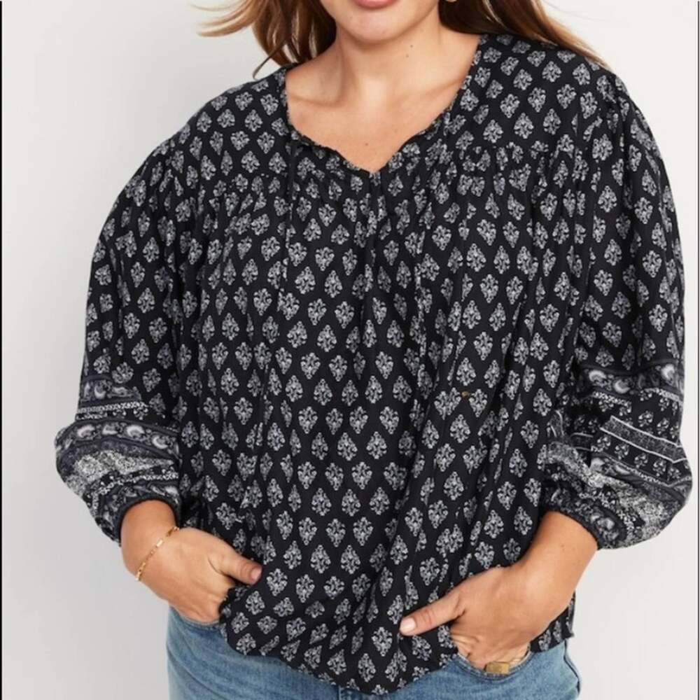 Old Navy Long Sleeve Smocked Print Poet Blouse
